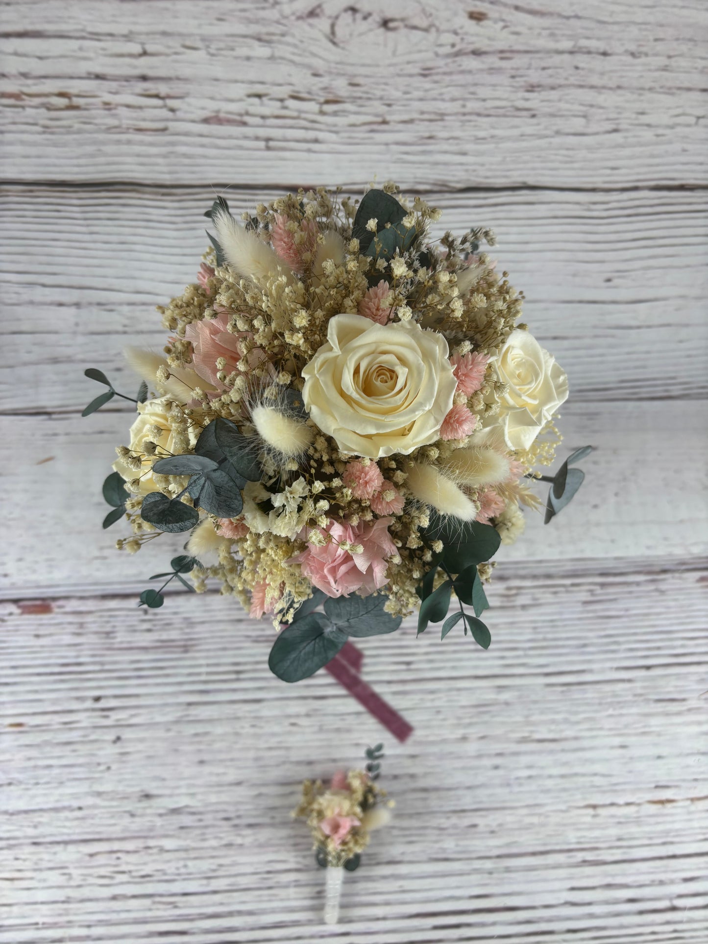 Ramo romántico silvestre con rosas