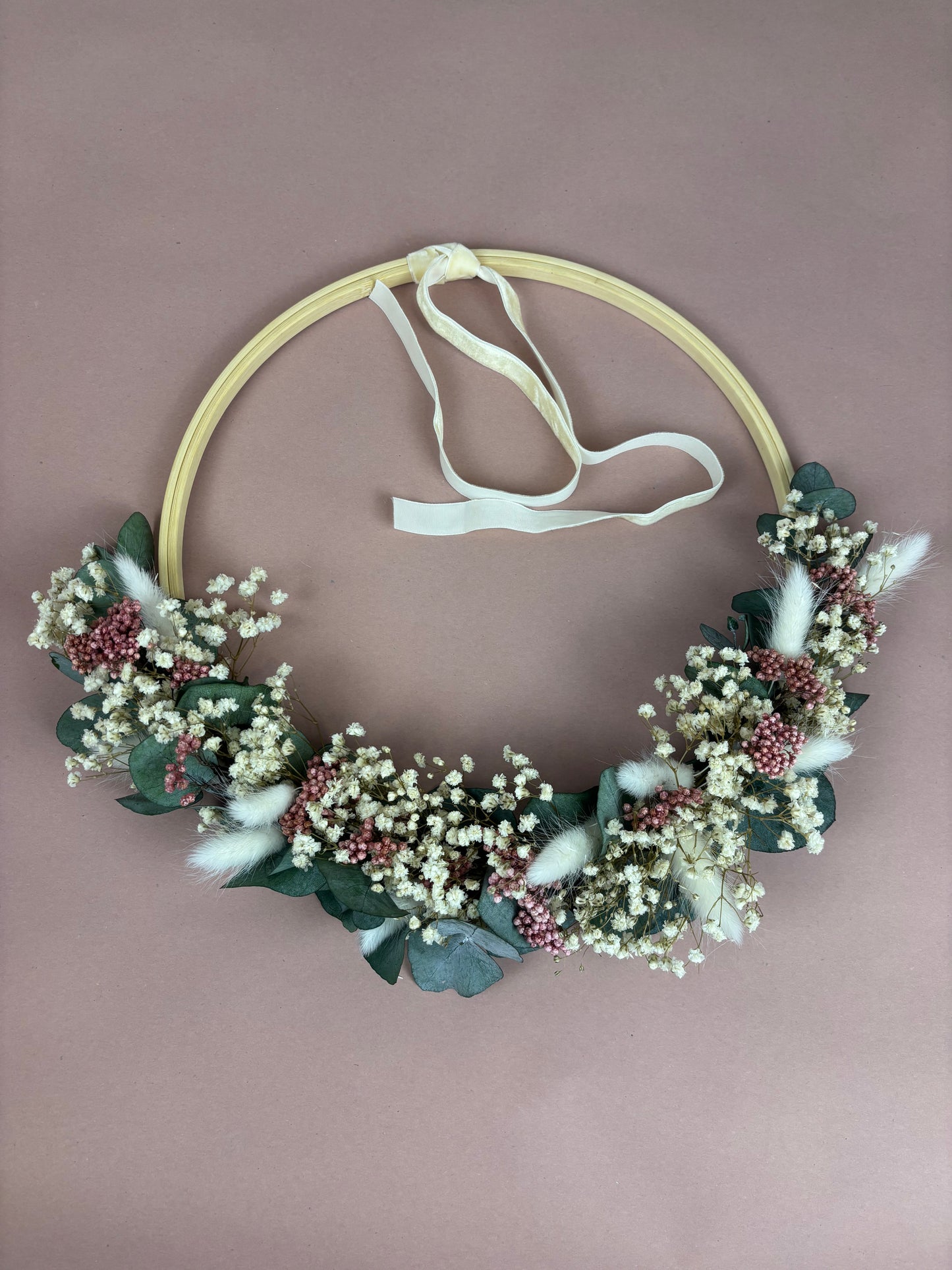 Porta-alianzas con flores