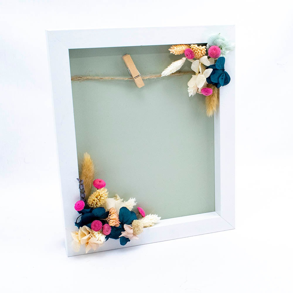 Marco de fotos con flores secas