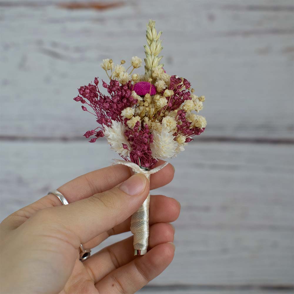 Prendido de novio fucsia