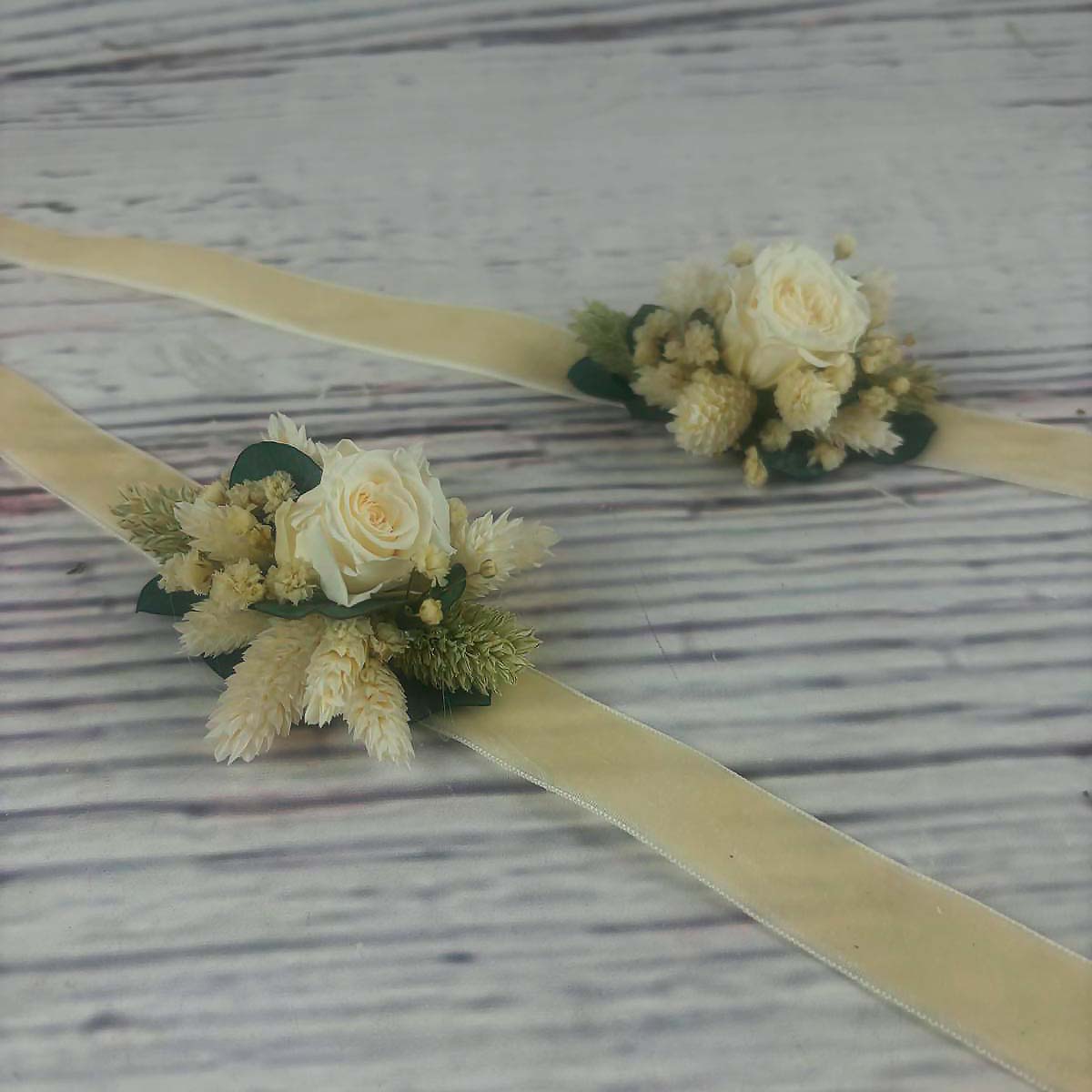 Brazalete de flores crema Flora