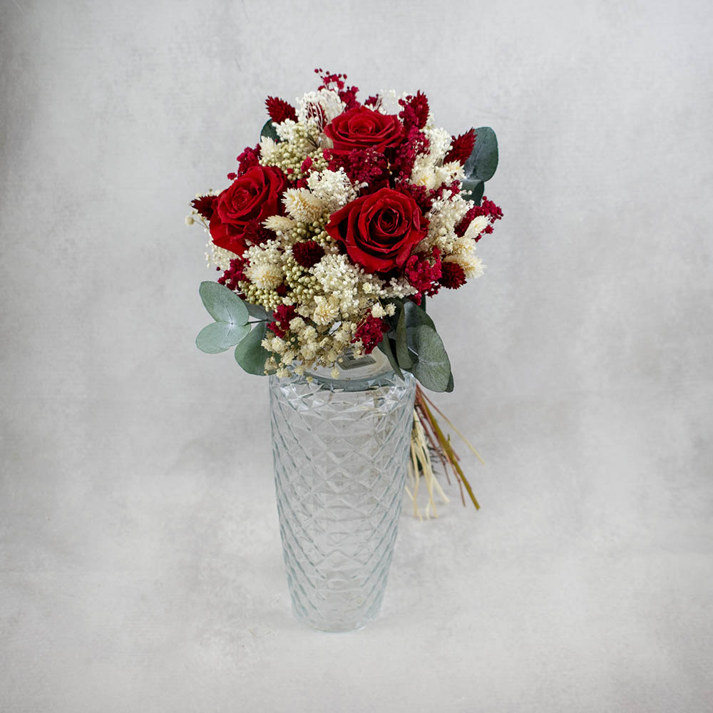 ramo de novia con flores rojas