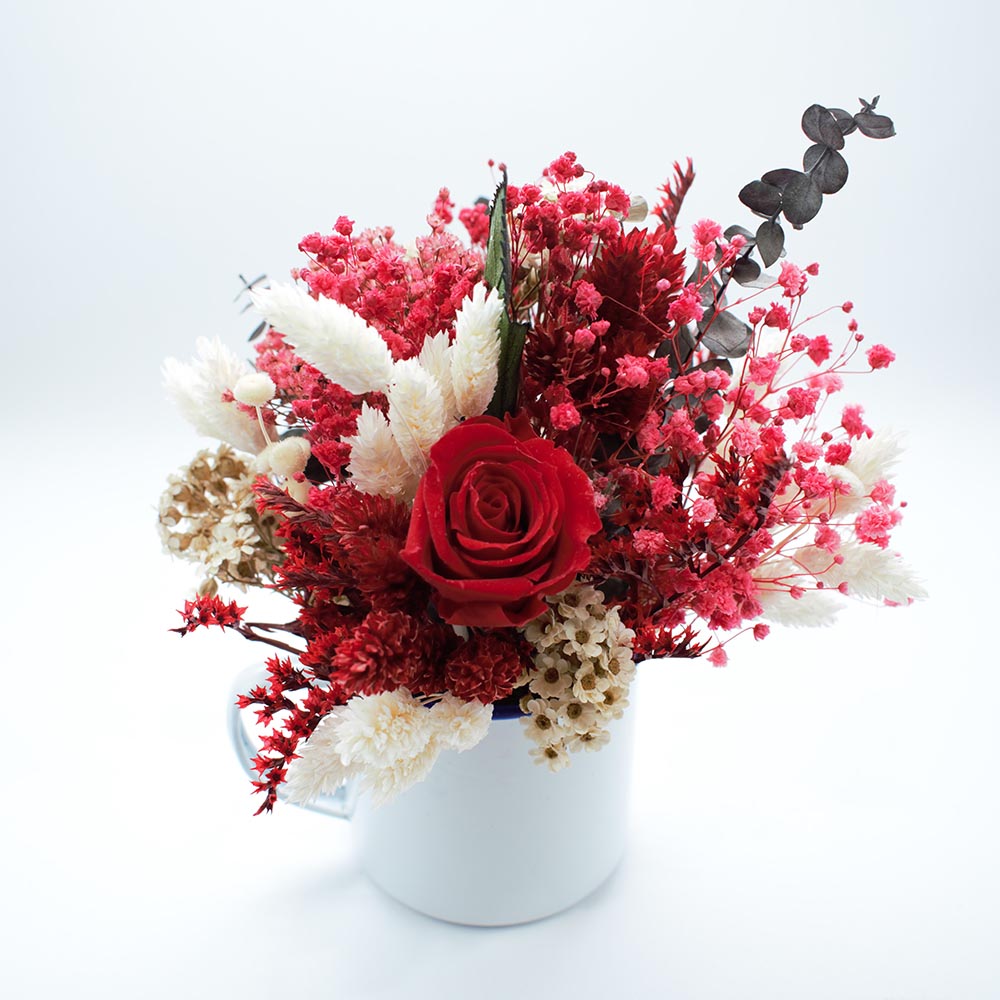 Centro pequeño de flores secas