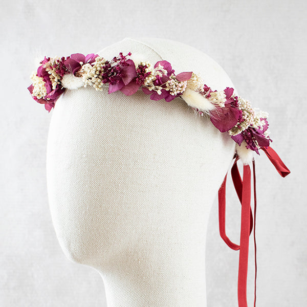 Corona de flores para dama de honor granate