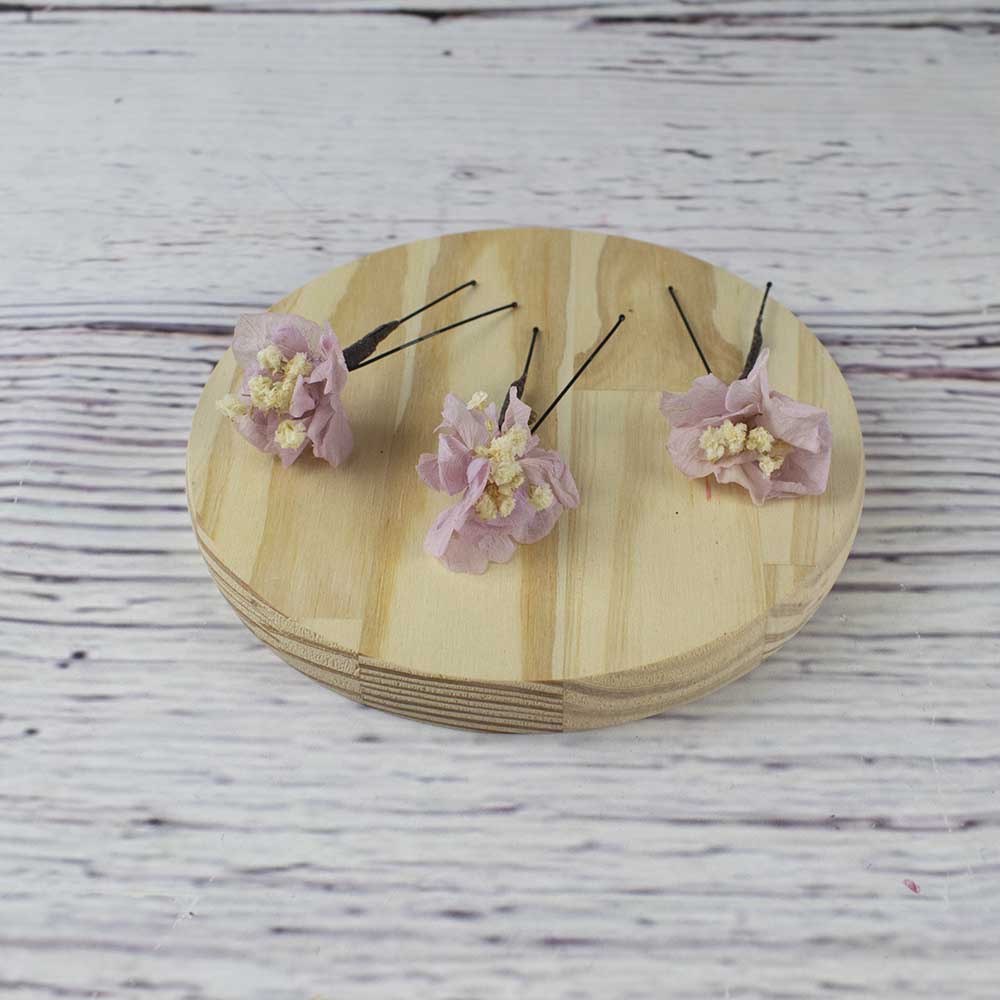 horquillas de flores lila secas
