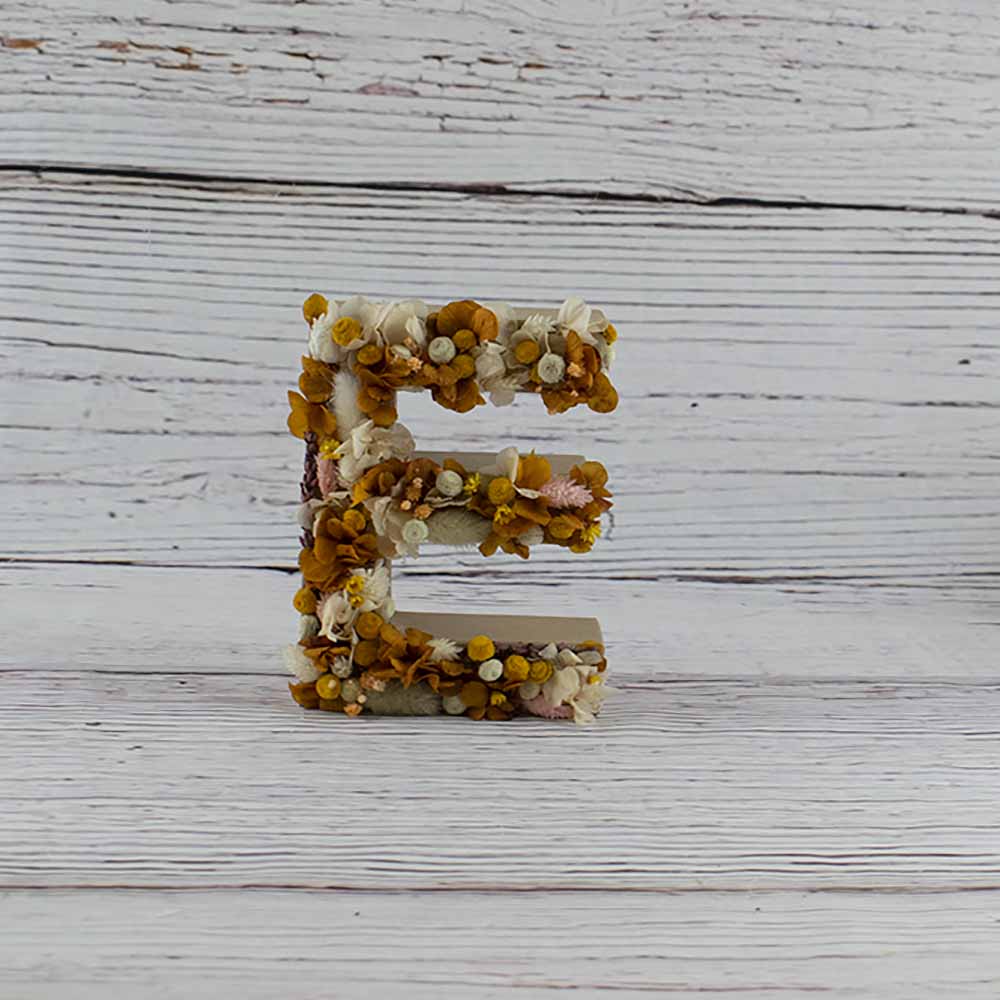 Letras baratas con flores preservadas Irene