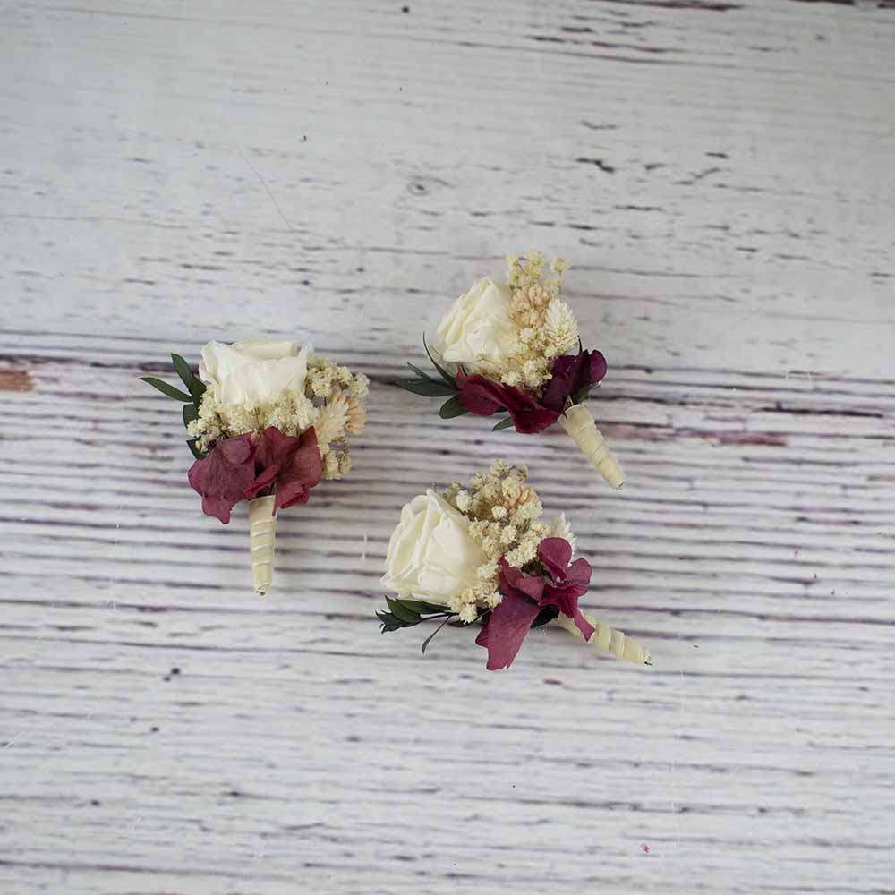 Prendido de novio con rosa Abril