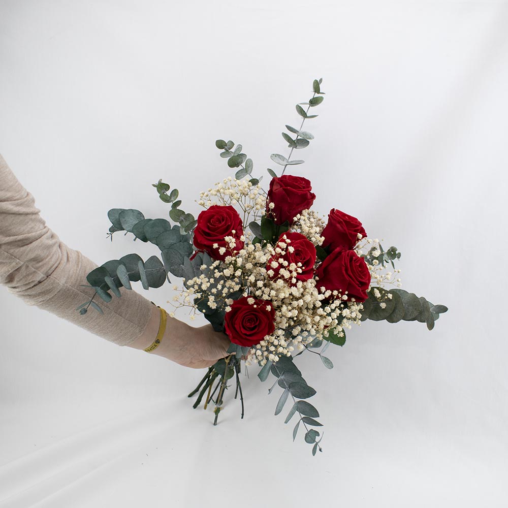 ramo de rosas preservadas rojas