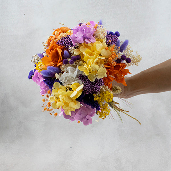 ramo de flores secas colorido