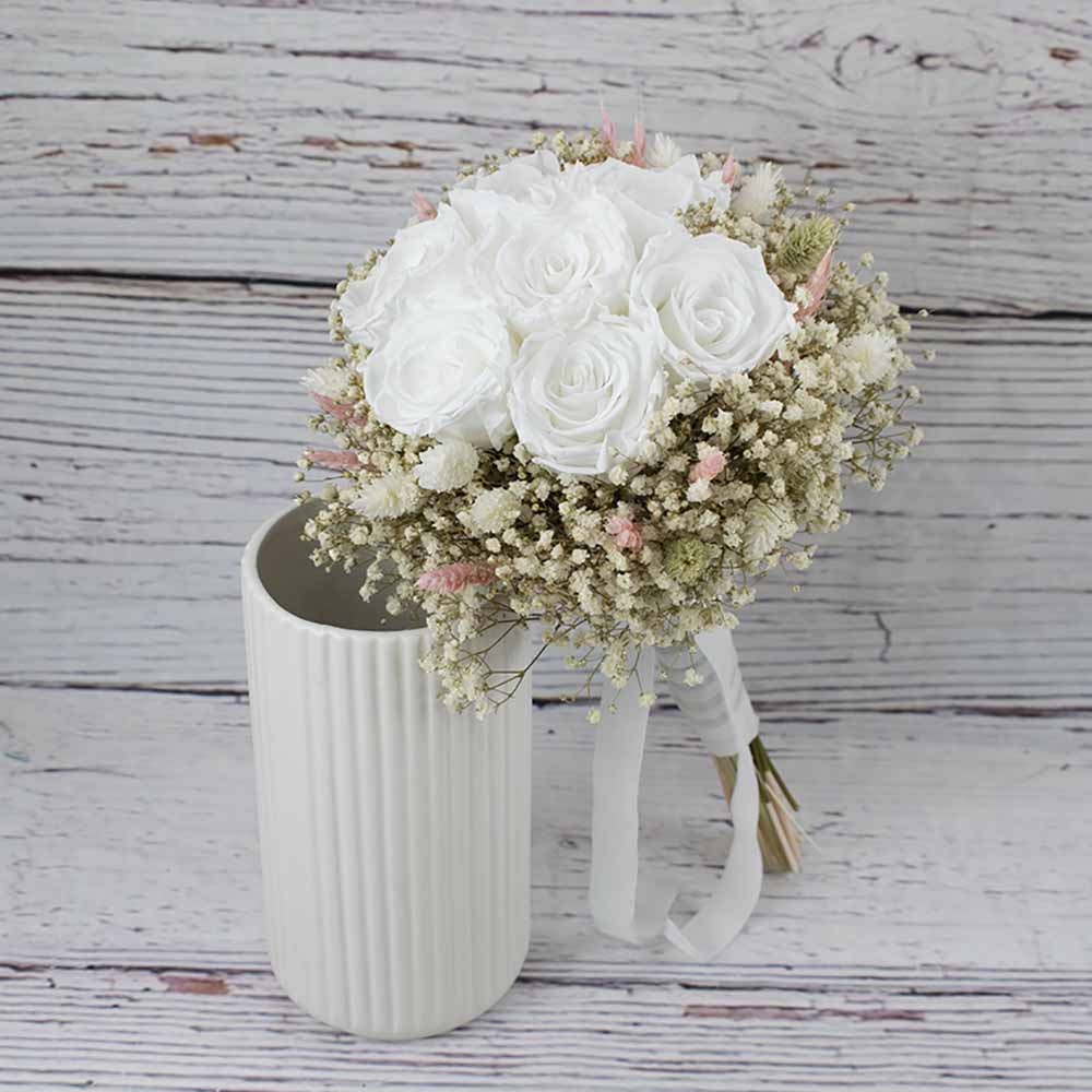 ramo novia con rosas blancas