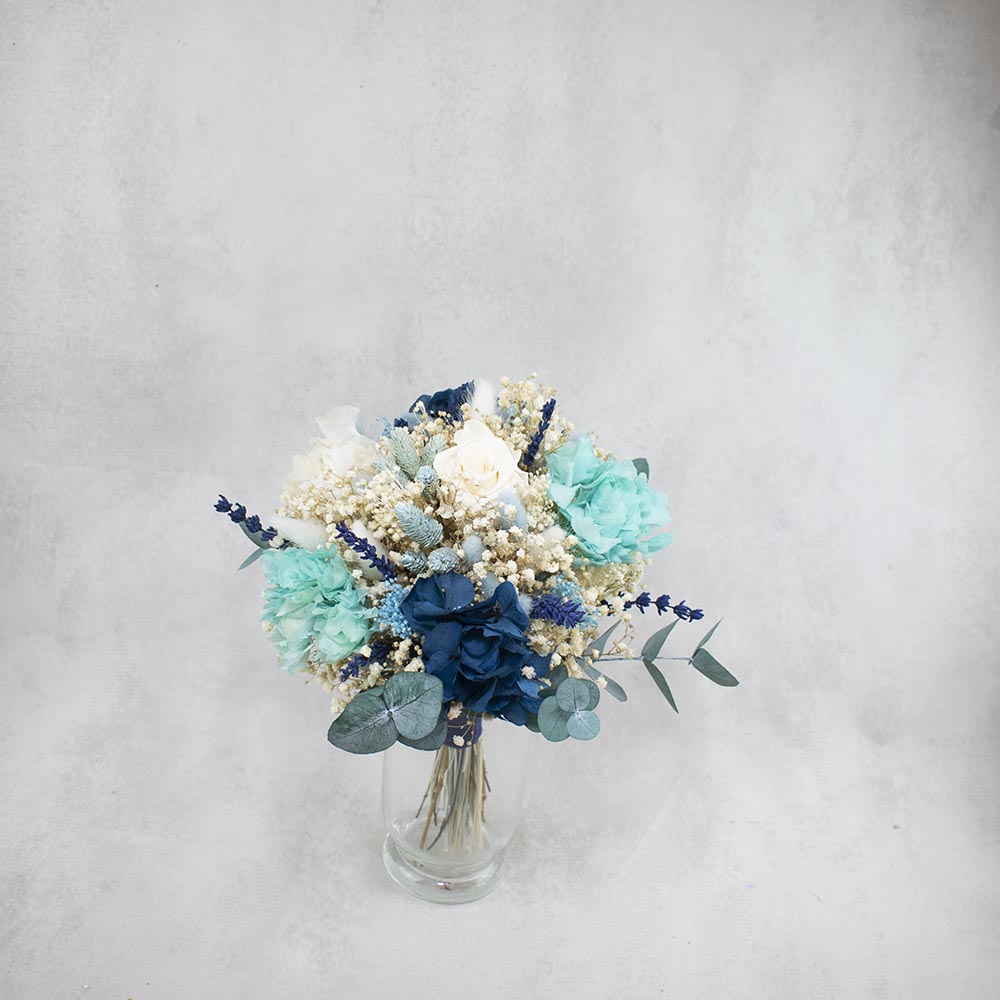 ramo preservado con hortensias azules