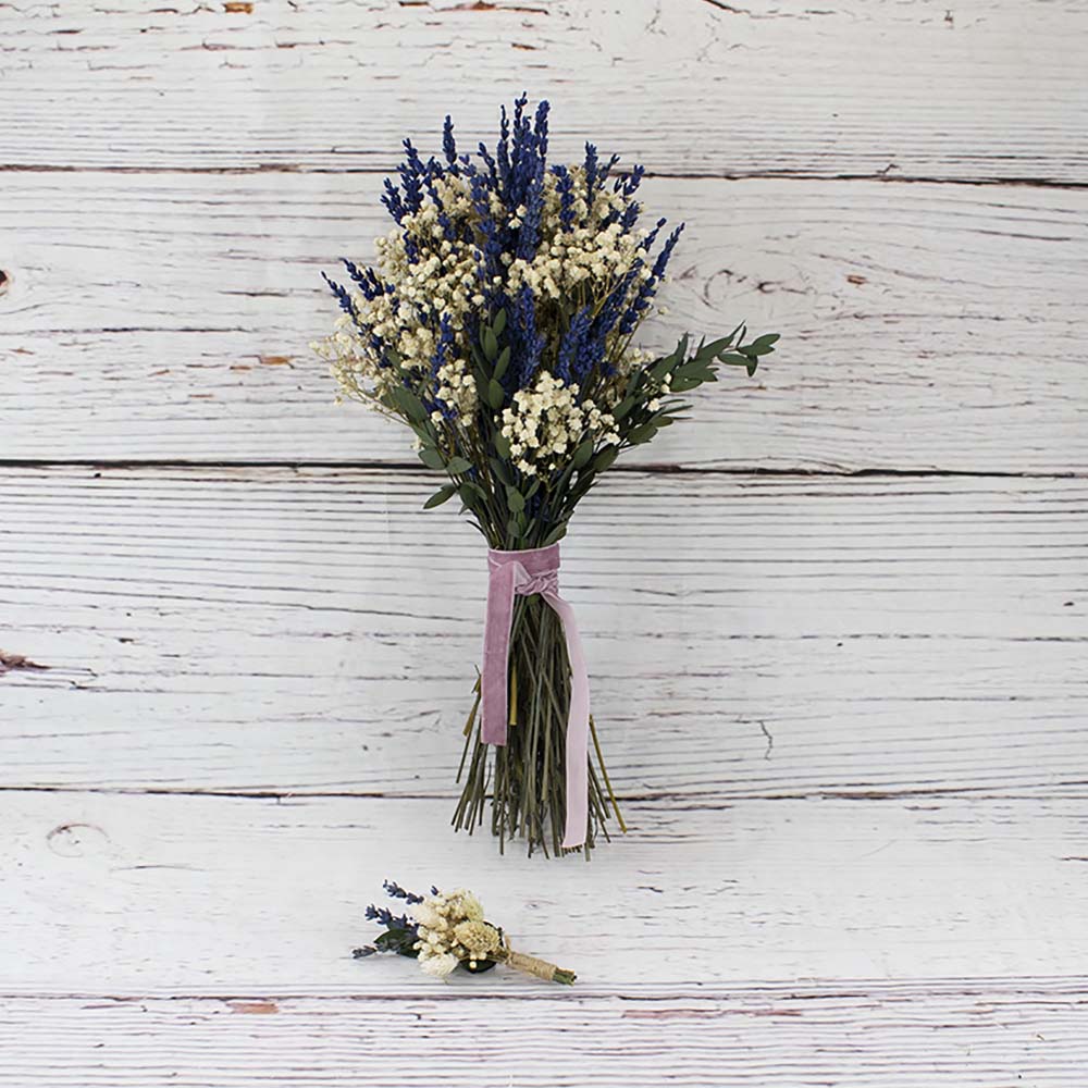 ramo de lavanda con paniculata preservada
