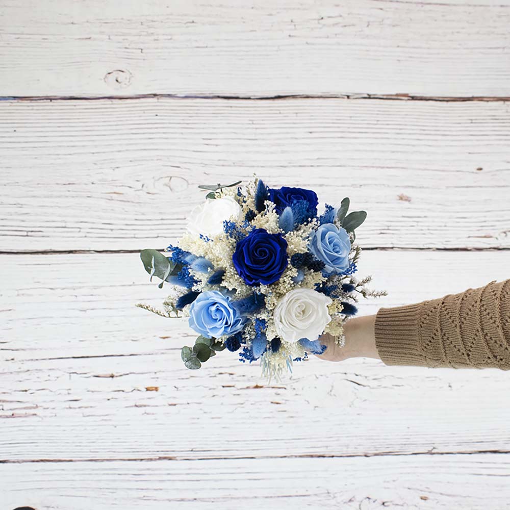 rosas azules preservadas para novia