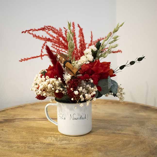 taza navideña de flores