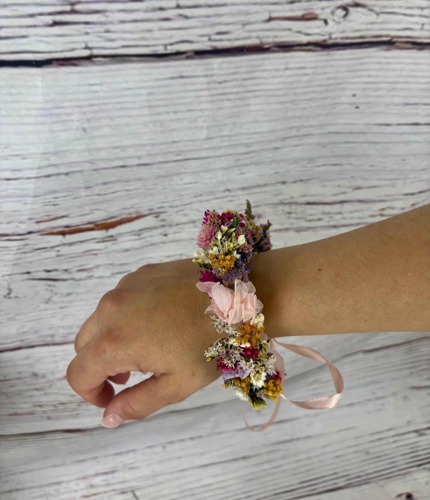 Brazalete de flores secas silvestre