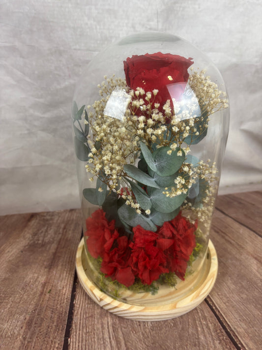 Cúpula de cristal con rosa adornada