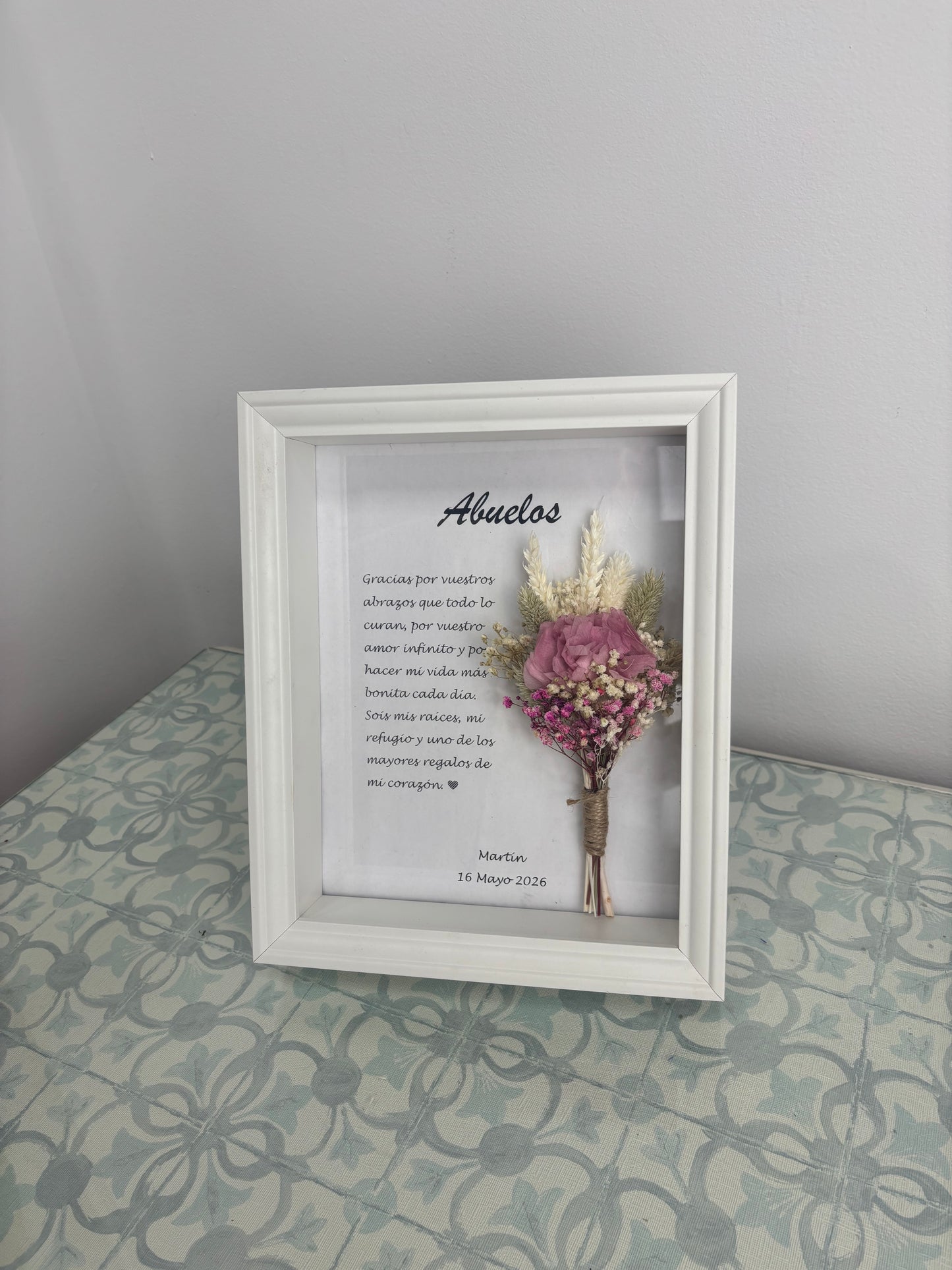 Marco con flores para abuelos Comunión