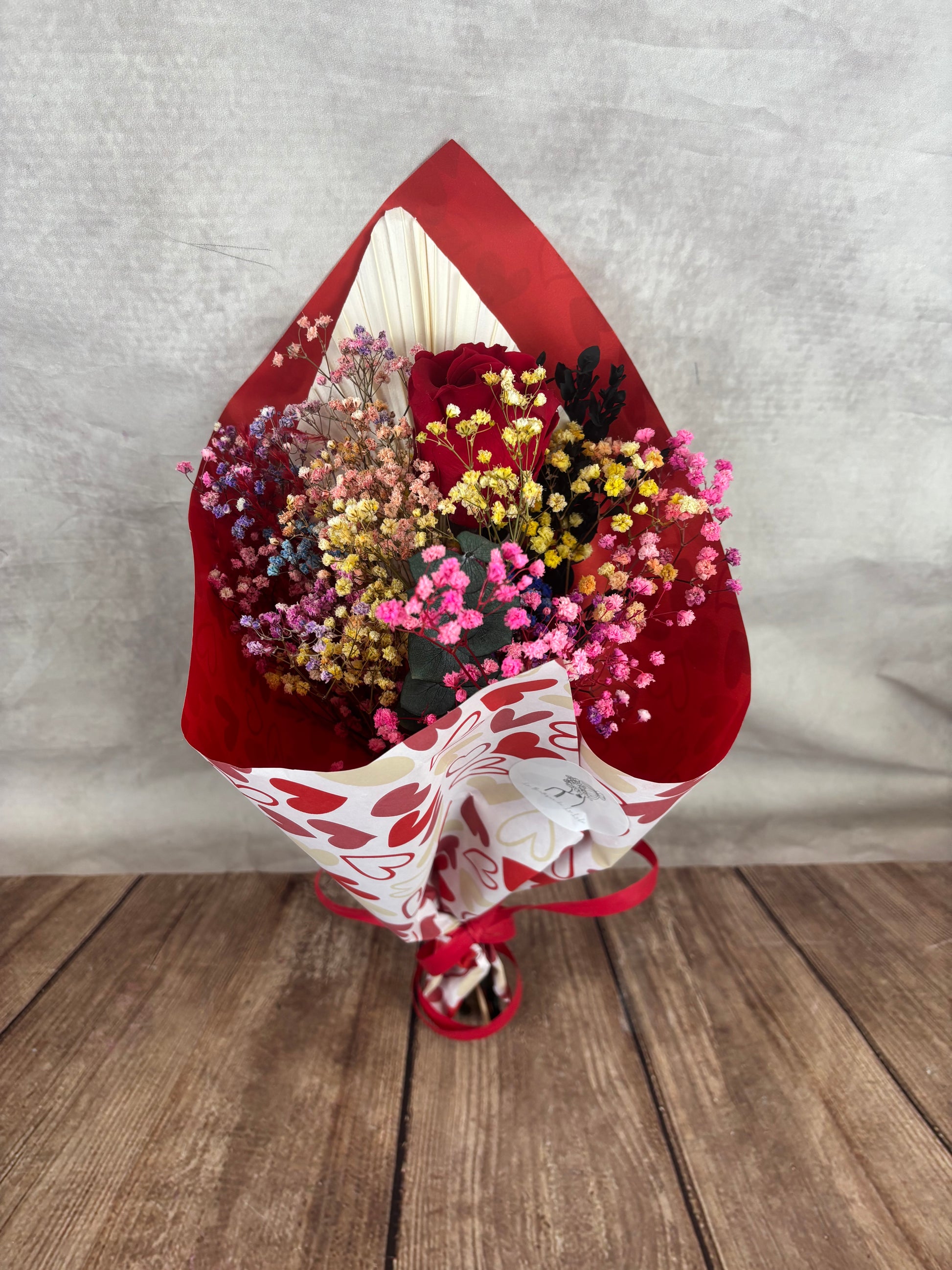 Ramito con rosa preservada