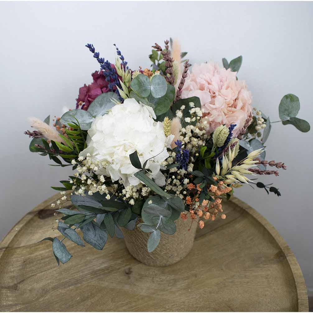 Cesto de hortensias preservadas