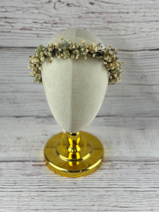 Corona de dama de honor con flores secas