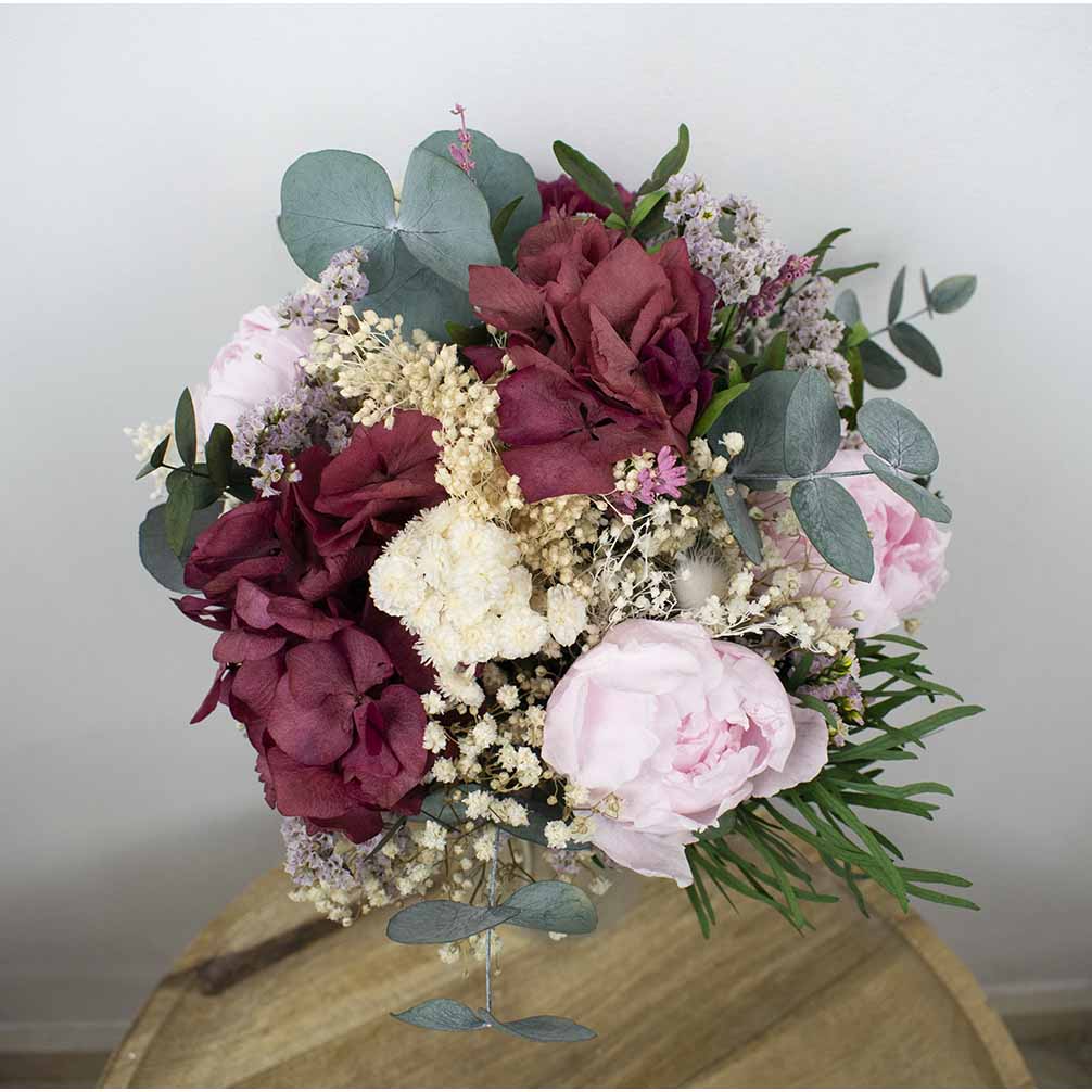 Ramo de novia con peonias rosas