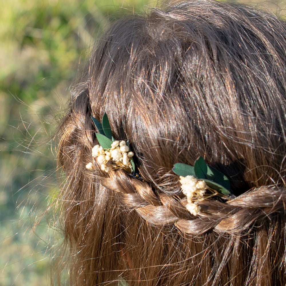 horquillas de flores blancas con hojas para el pelo