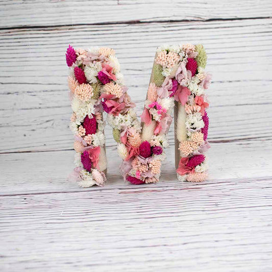letra con flores M
