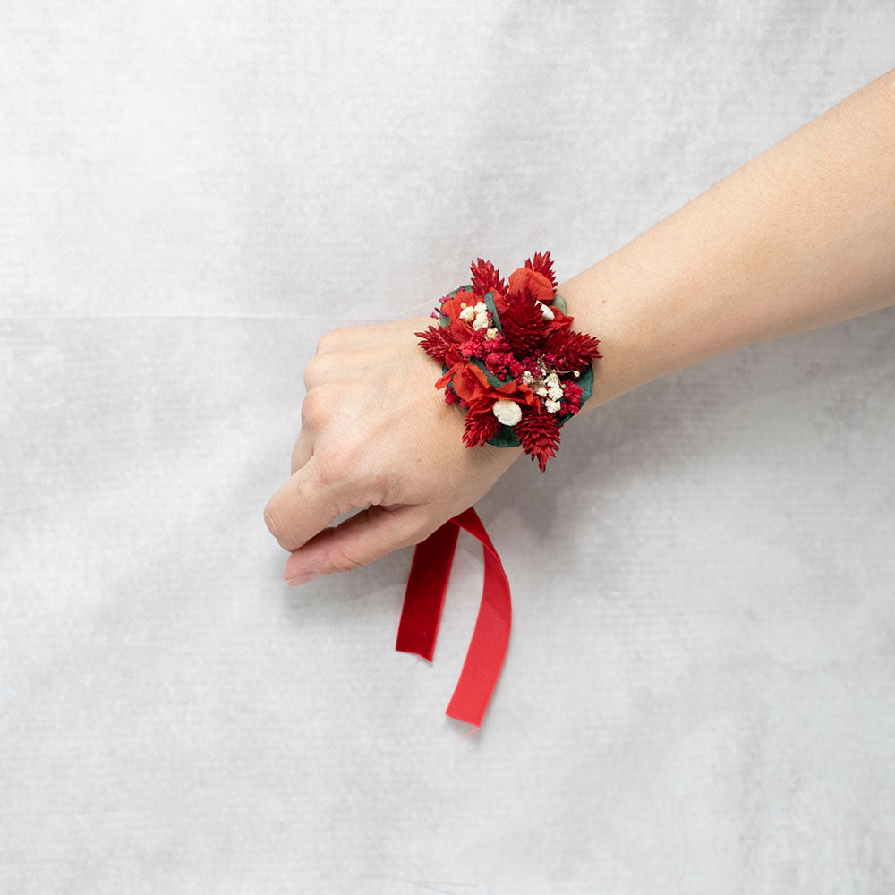 Pulsera con hortensia preservada