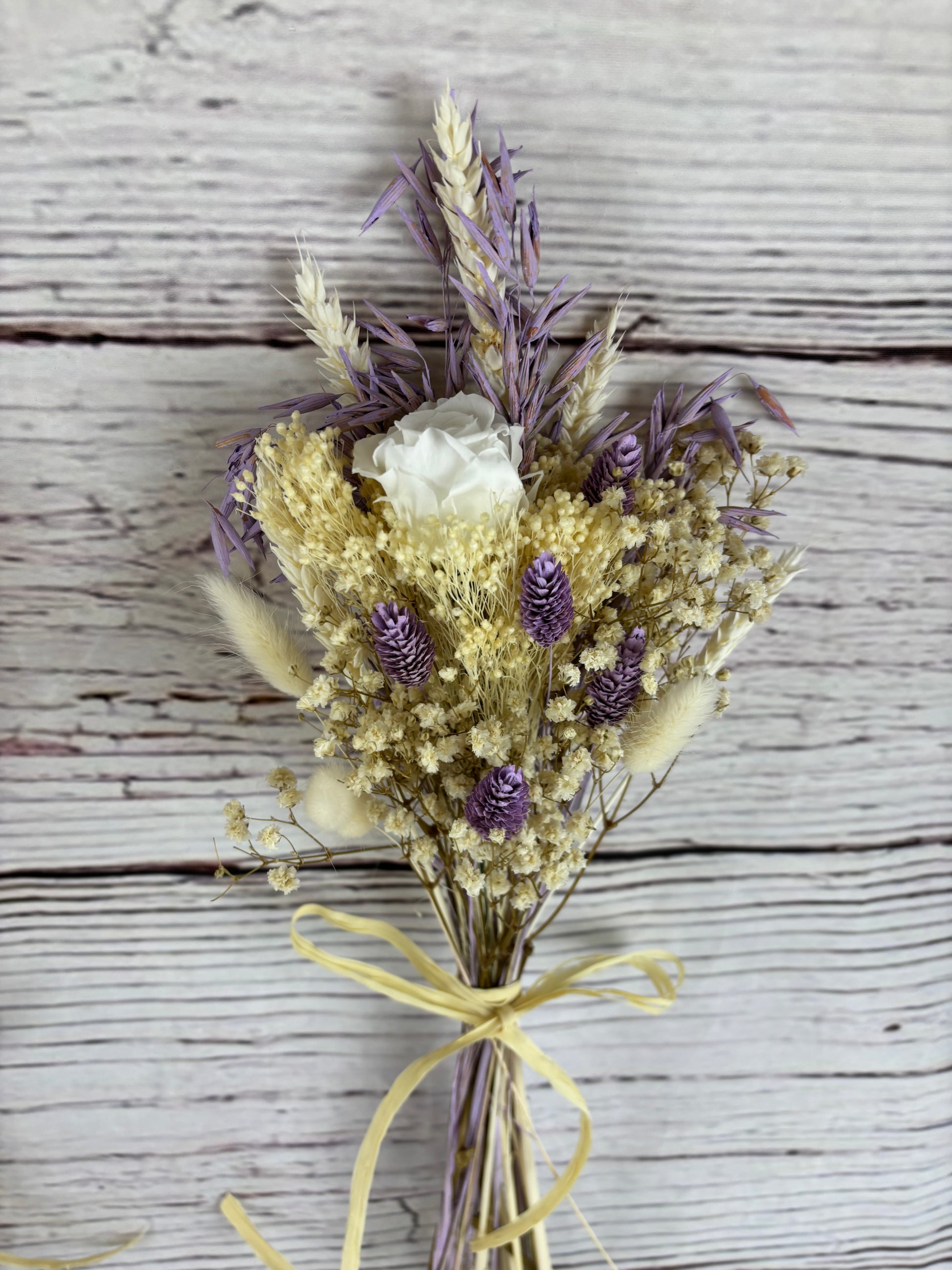 Ramito de flores lilas secas 