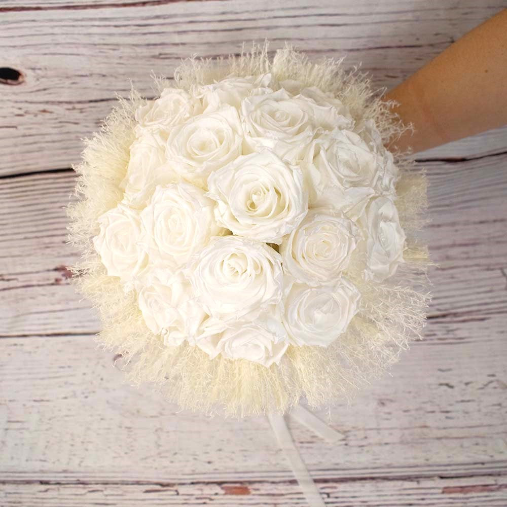 Ramo romántico de rosas blancas Beatrice