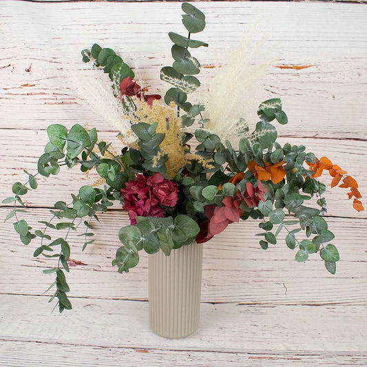 Ramo preservado de eucalipto con pampas