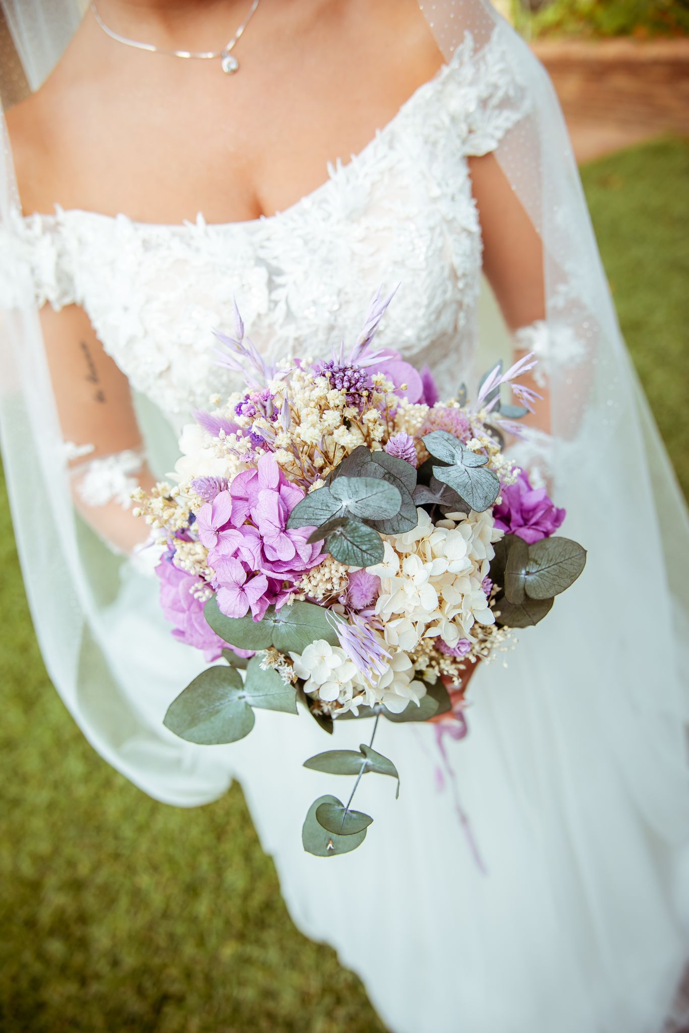 Ramo de novia preservado de hortensias lilas