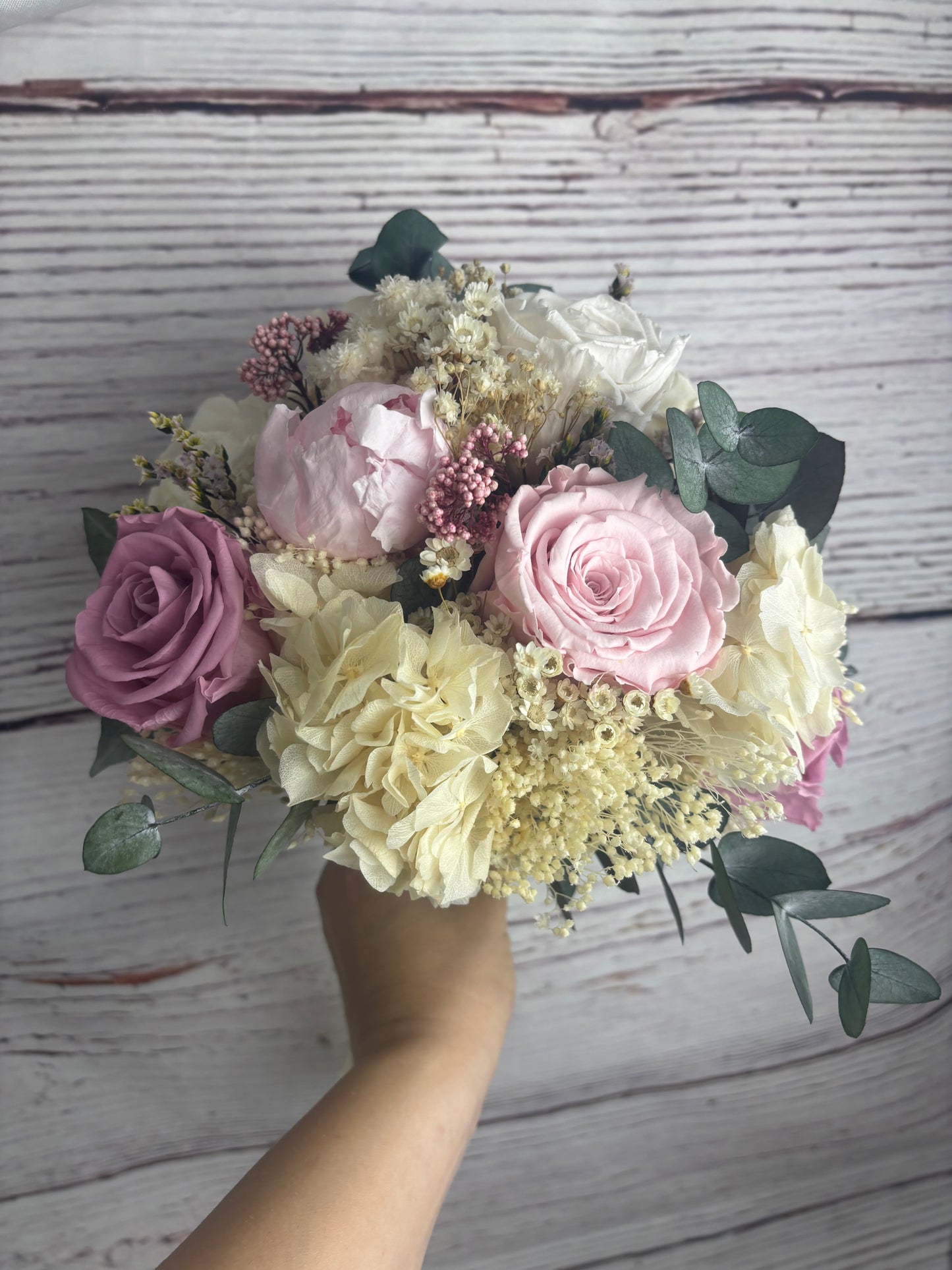 Ramo romántico de rosas preservadas