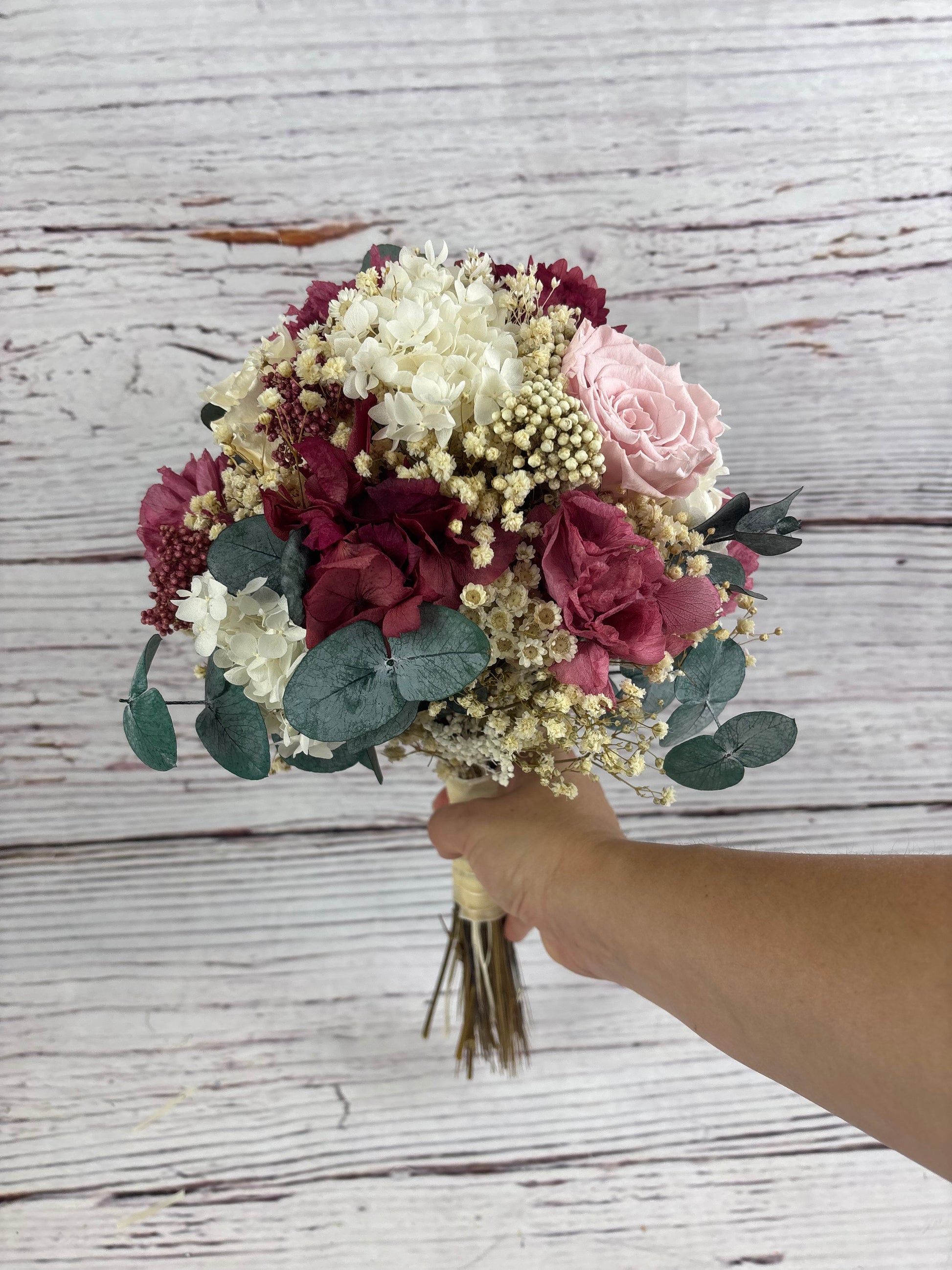 Ramo preservado de rosas y hortensias 
