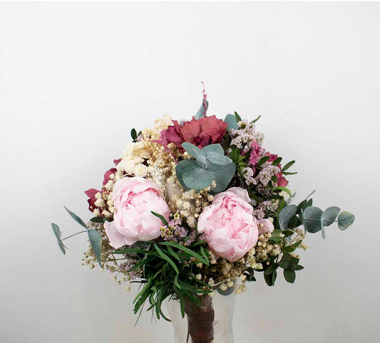 Ramo de novia con peonias rosas