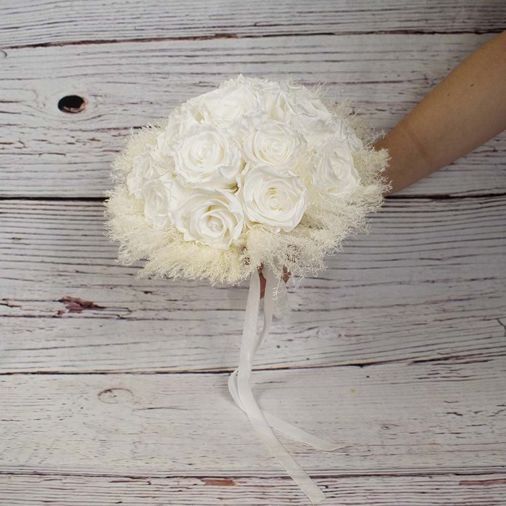 Ramo de rosas preservadas blancas