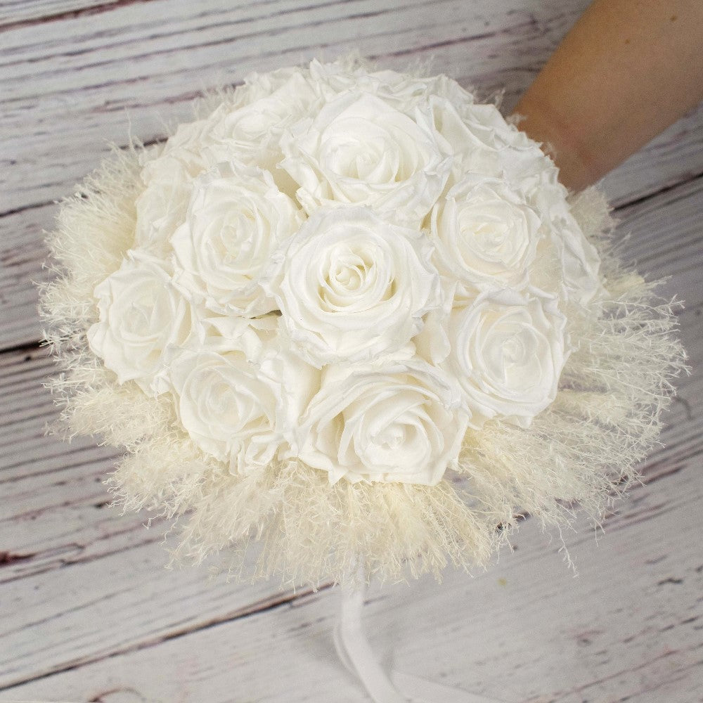 Ramo de rosas preservadas blancas de novia