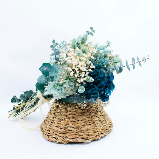 Ramo de flores azules preservadas