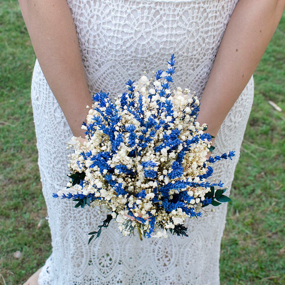 ramo de paniculata y lavanda preservada azul