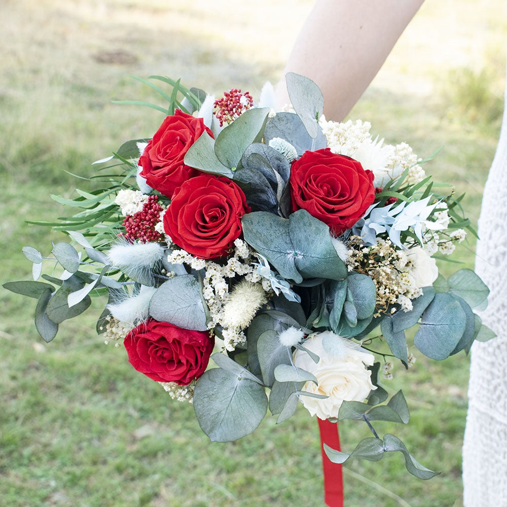 ramo de novia con rosas rojas Elia