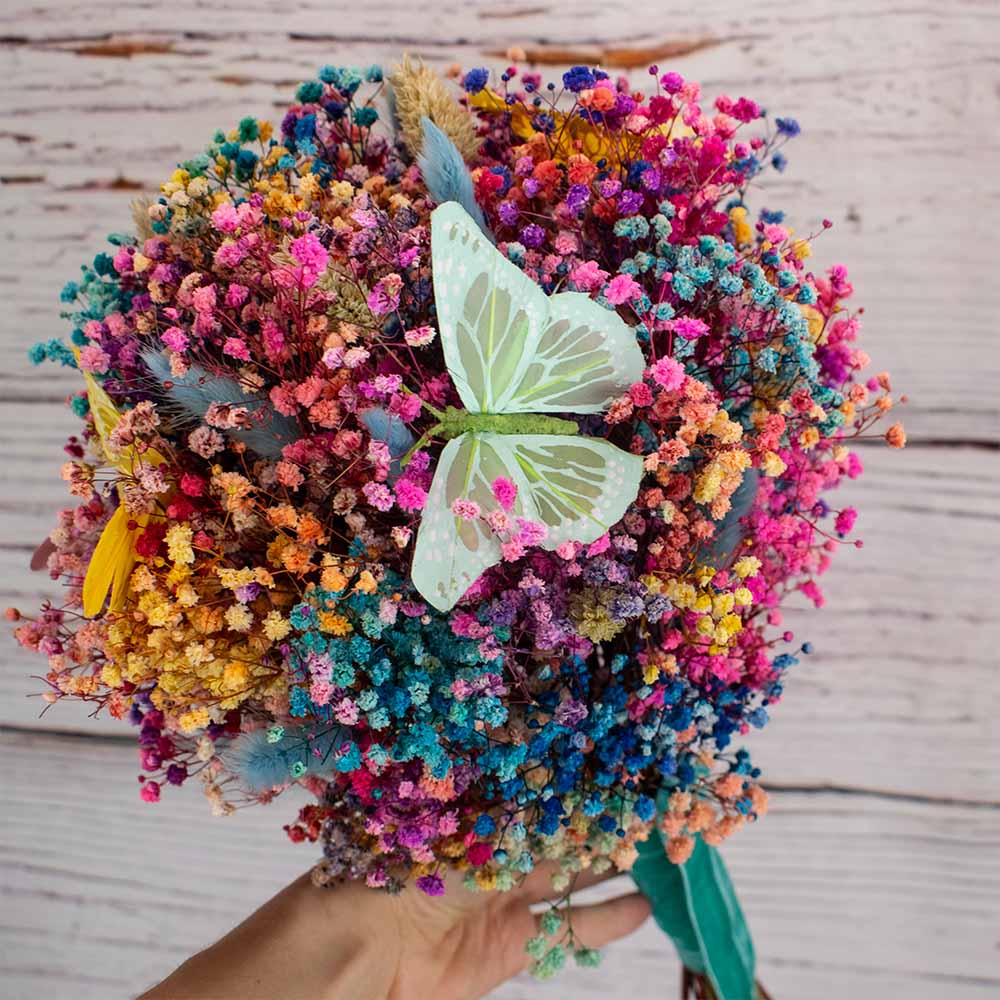ramo de colores preservado con mariposas