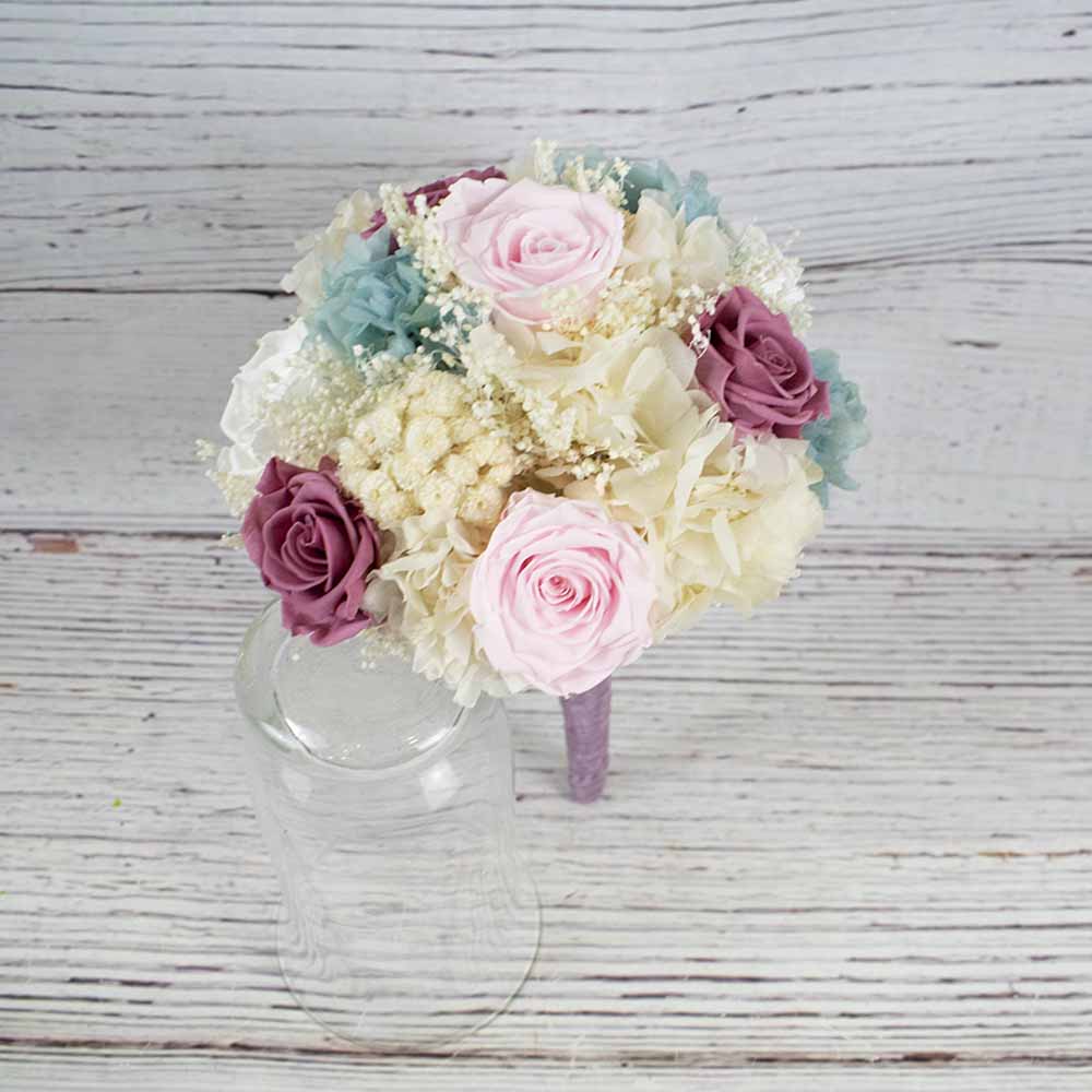Ramo romántico de rosas preservadas