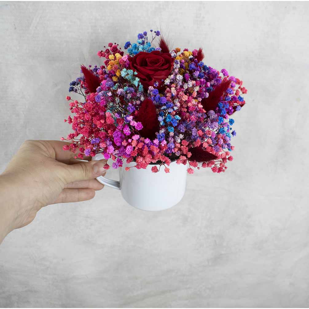 Taza con rosa eterna