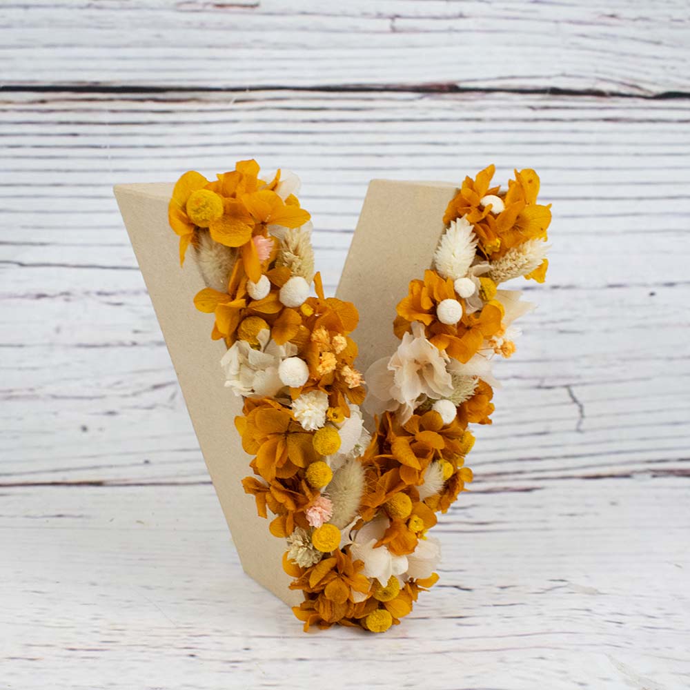 Letras baratas con flores preservadas Irene