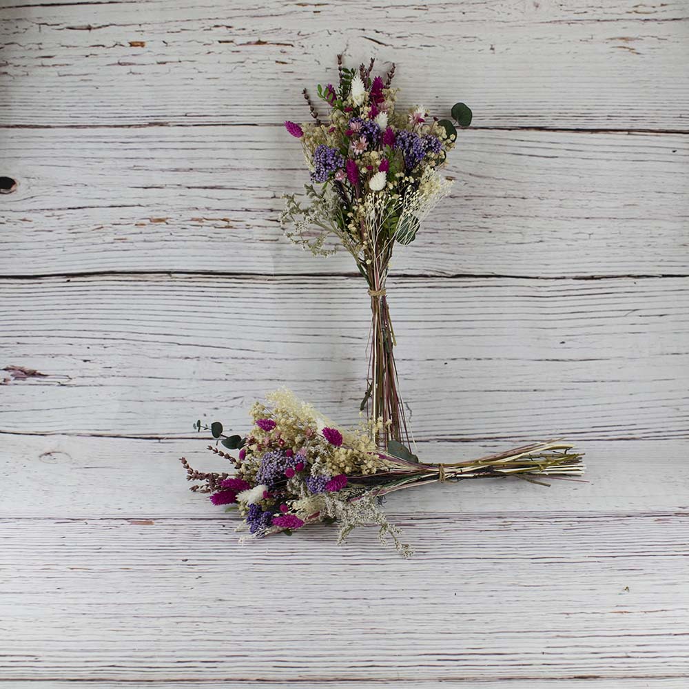 ramo de flores seilvestres moradas