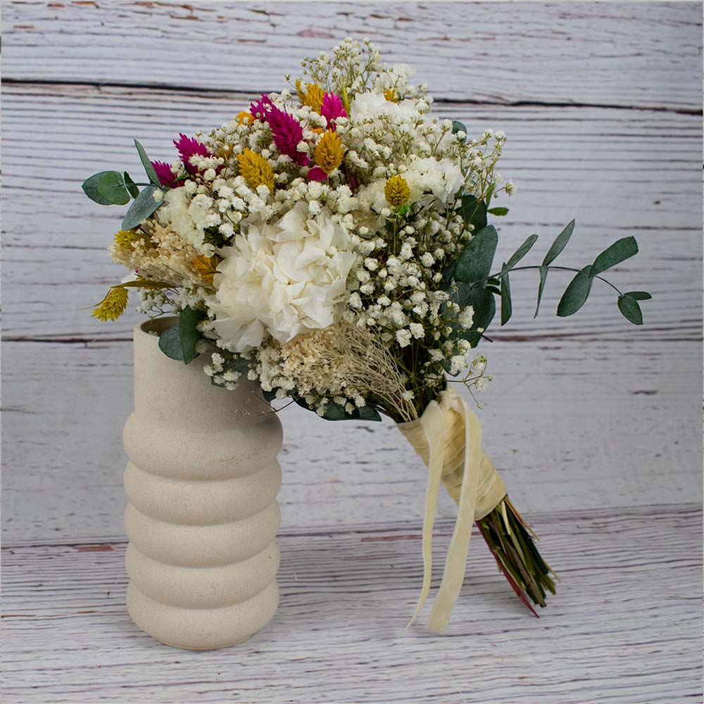 ramo con hortensias preservadas