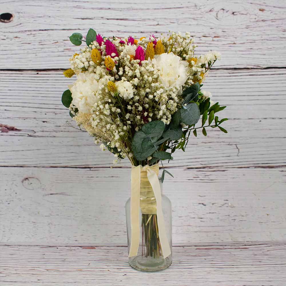 ramo silvestre con eucalipto y hortensias fucsia