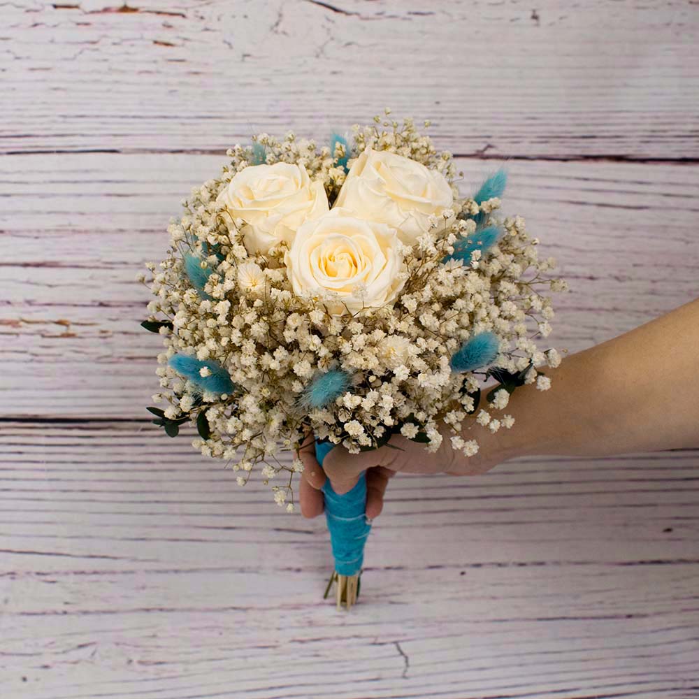 Ramo de rosas preservadas crema