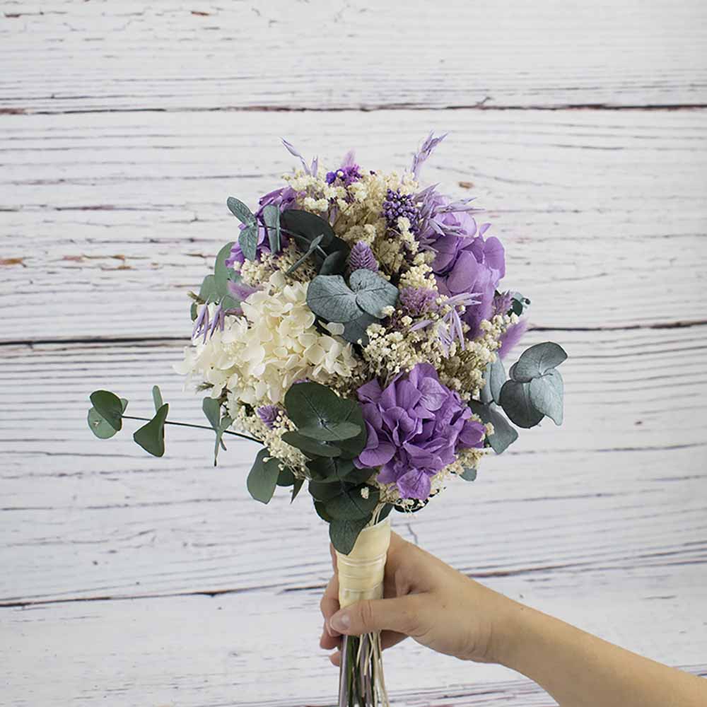 ramo de novia con hortensias lilas