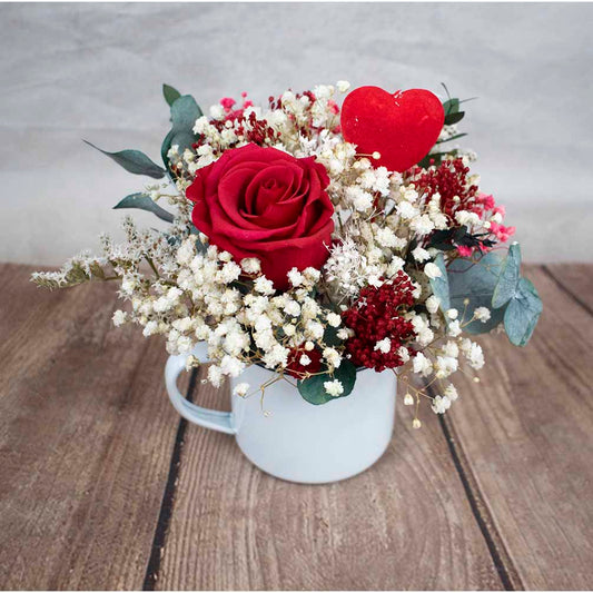 Taza con rosa bonita